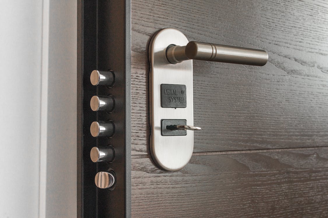 The Benefits of Installing Smart Door Locks