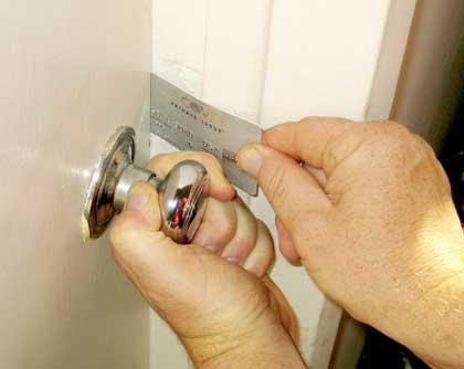 Using Card to “Slot-Open” a Door Lock is actually a Myth. Locksmith’s Insider Secret